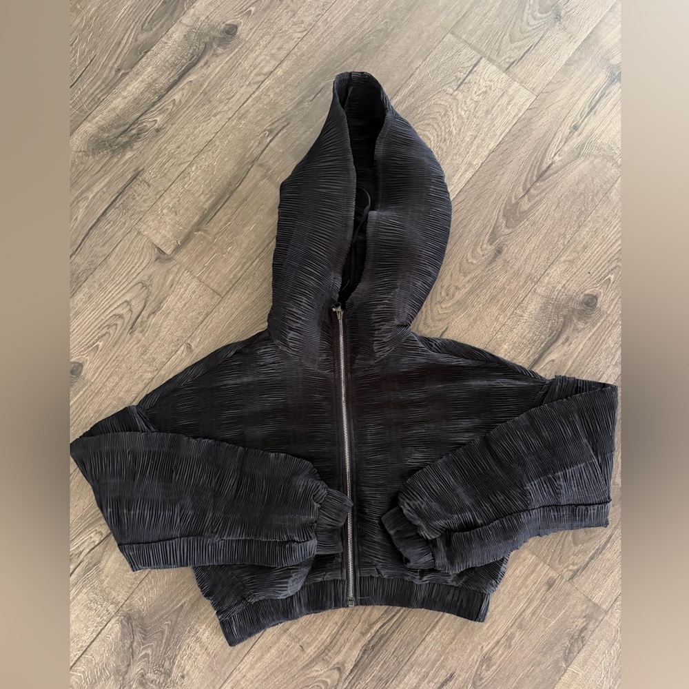 Alo Yoga Dynamic Jacket Rare Accordion Pleats Sculpture Hoodie Small Cropped